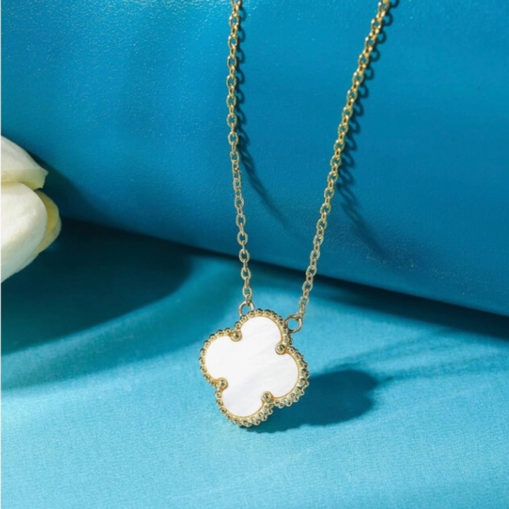 Elegant Gold and White Clover Pendant Necklace